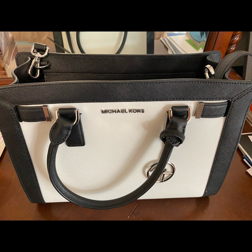 Michael Kors Black and White Purse like new